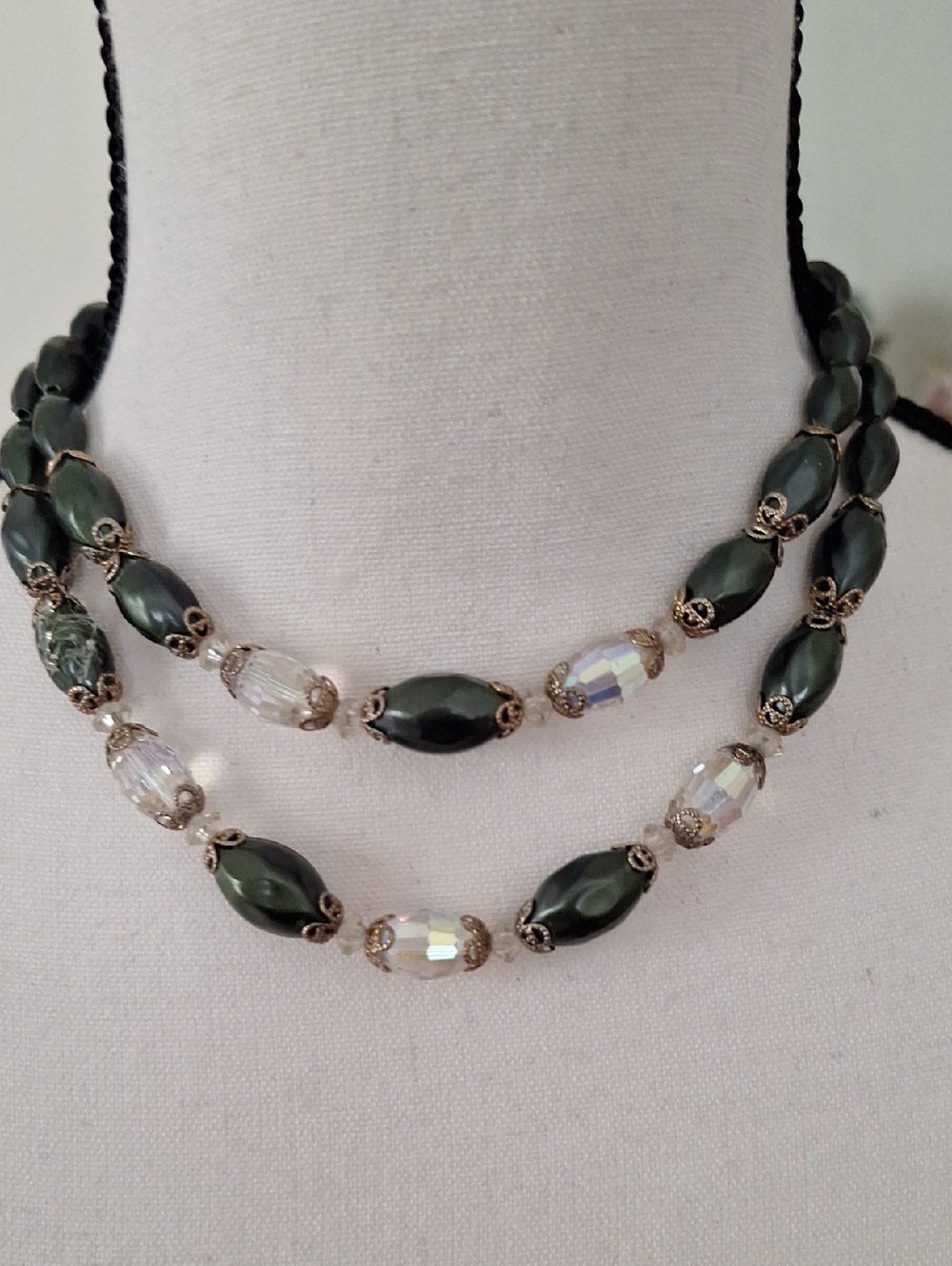 Vintage,Elegant Green and Clear Beaded Women's Necklace
